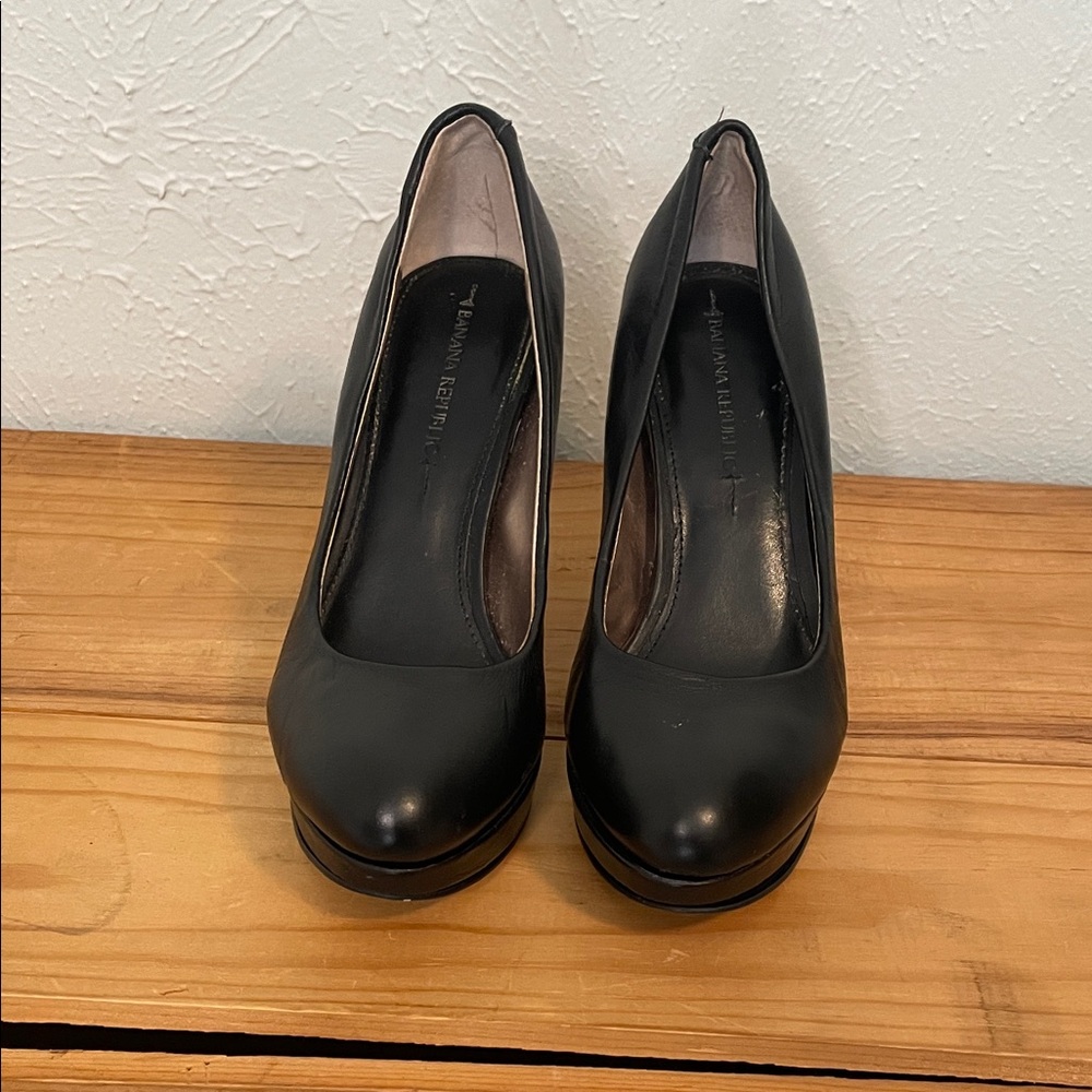 Banana Republic Black Platform Pumps